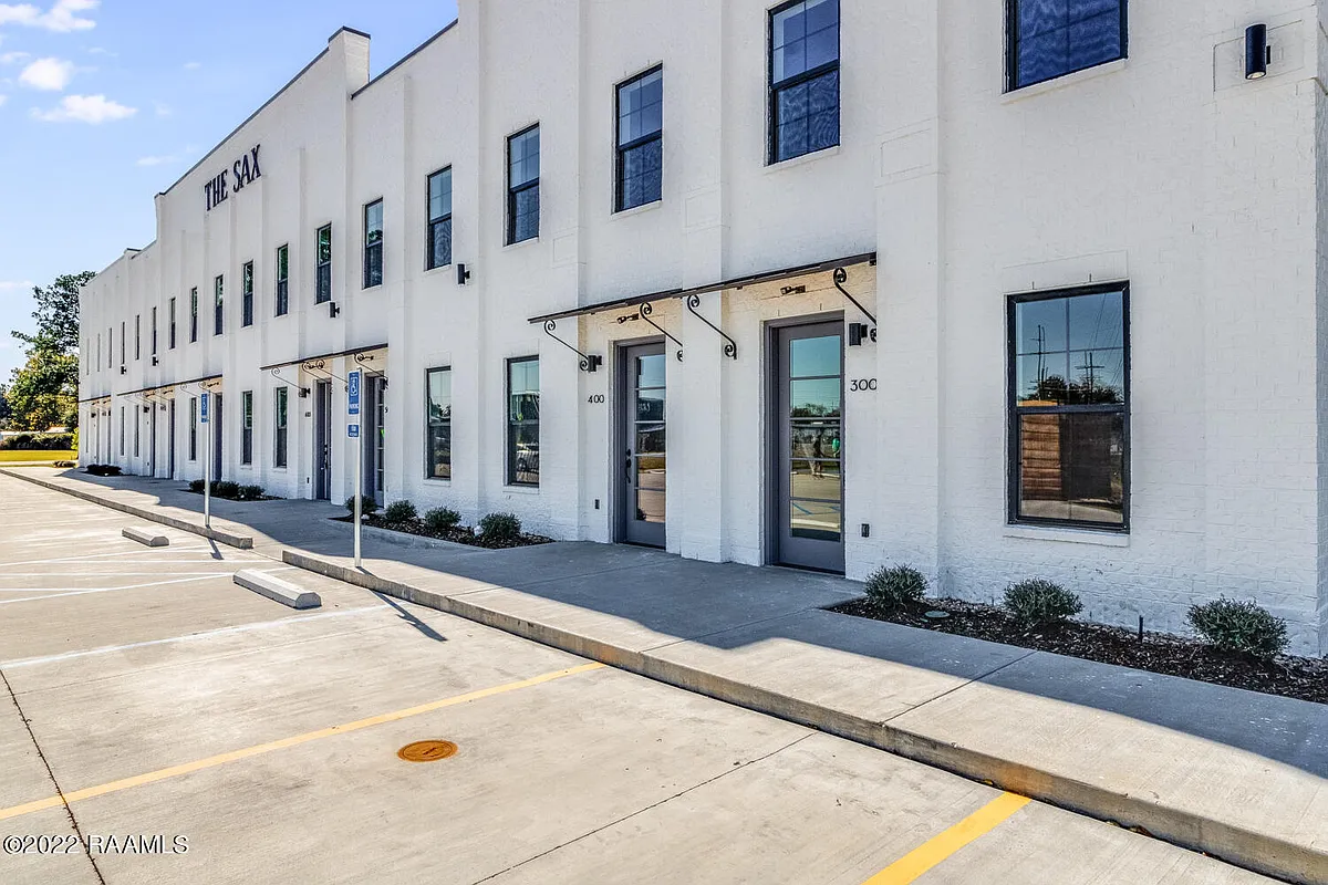 Photo 2 of 20 - 711 E Main St #600 - Broussard, LA Building Photo - 711 E Main St #600