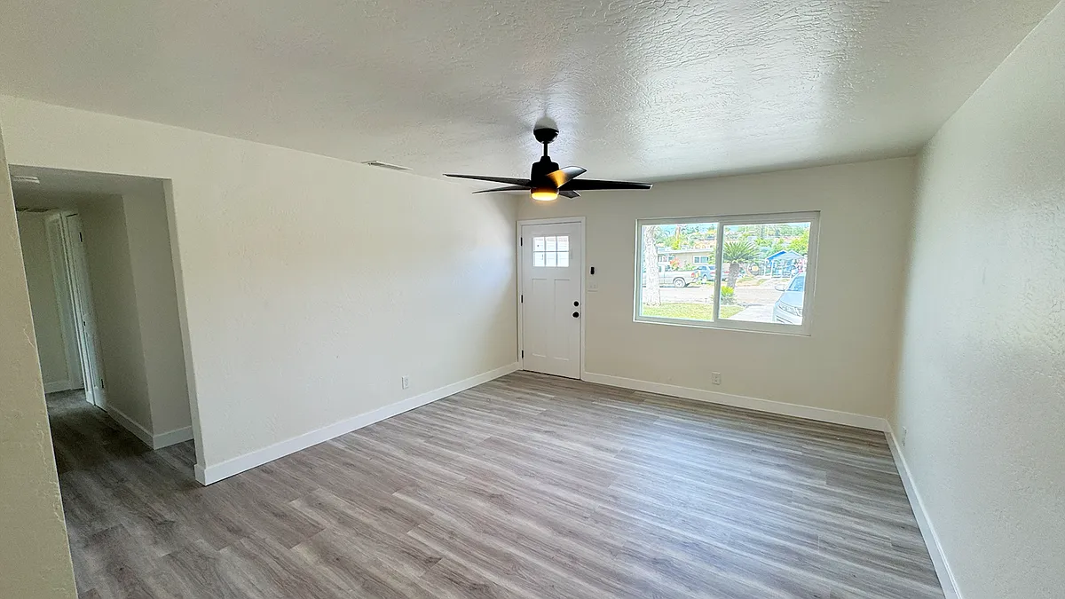 Living Room - 967 E Cleveland Ave