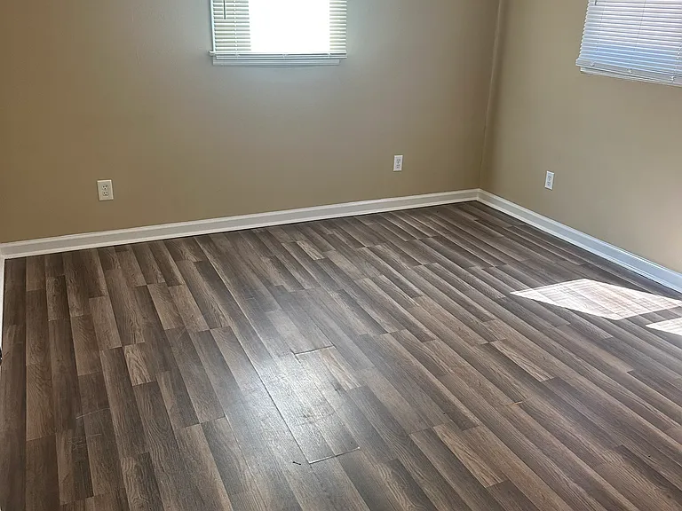 1000 W Lee Rd #B — Photo 4
