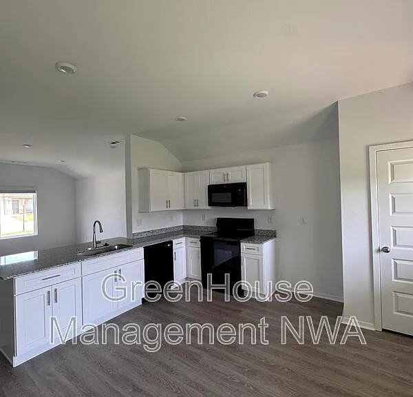 2637 E Gila Way — Photo 7