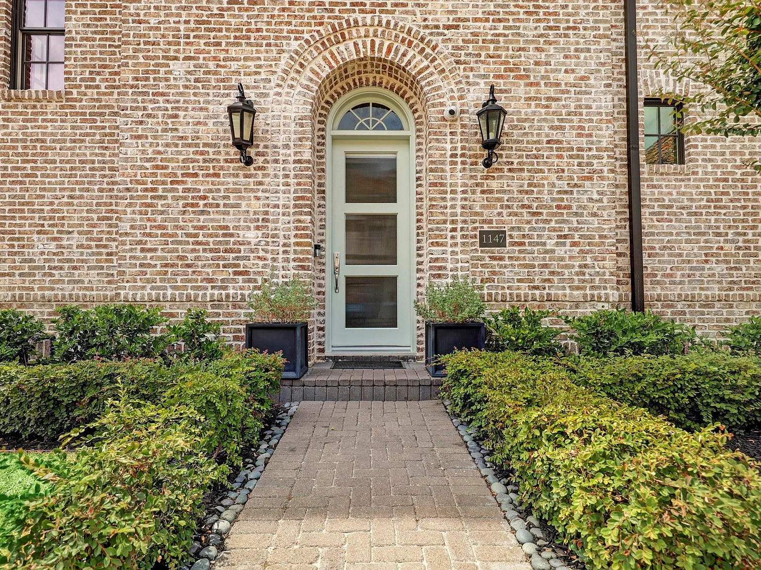 3 bed, 3.5 bath, 3262 sqft, $7,500 — Photo 3