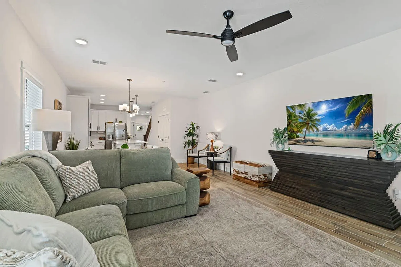 3 bed, 2.0 bath, 1894 sqft, $4,781 — Photo 4