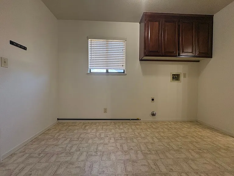 762 Corvey Cir — Photo 17