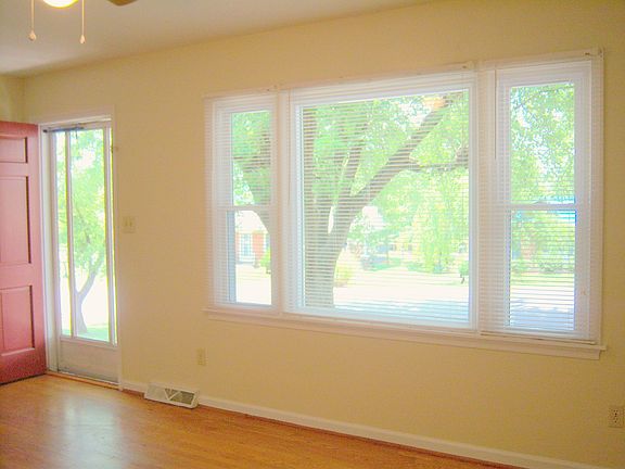 2019-07-04 - 513 Crofton - Living Room (