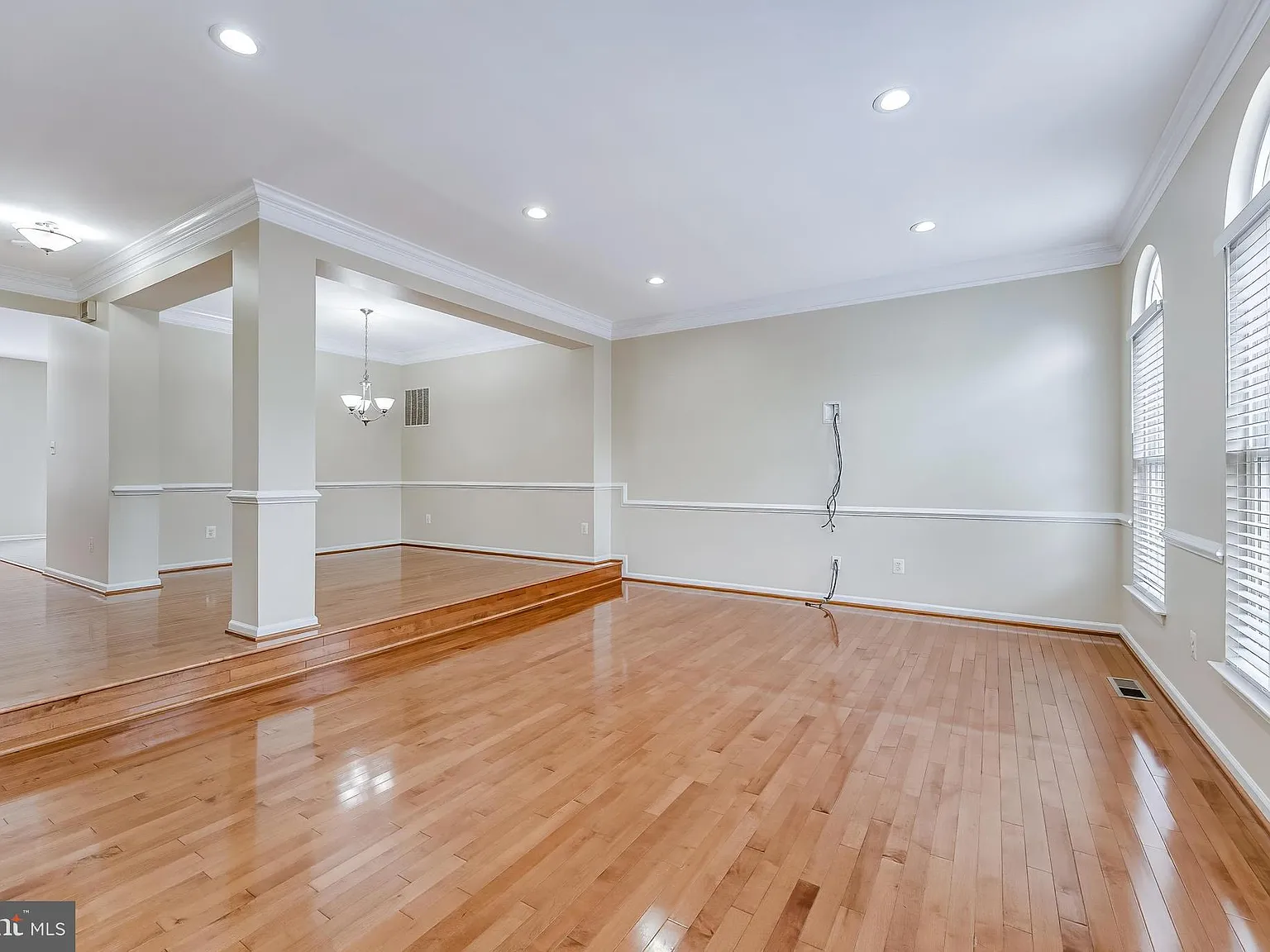 3 bed, 3.5 bath, 2728 sqft, $3,500 — Photo 4