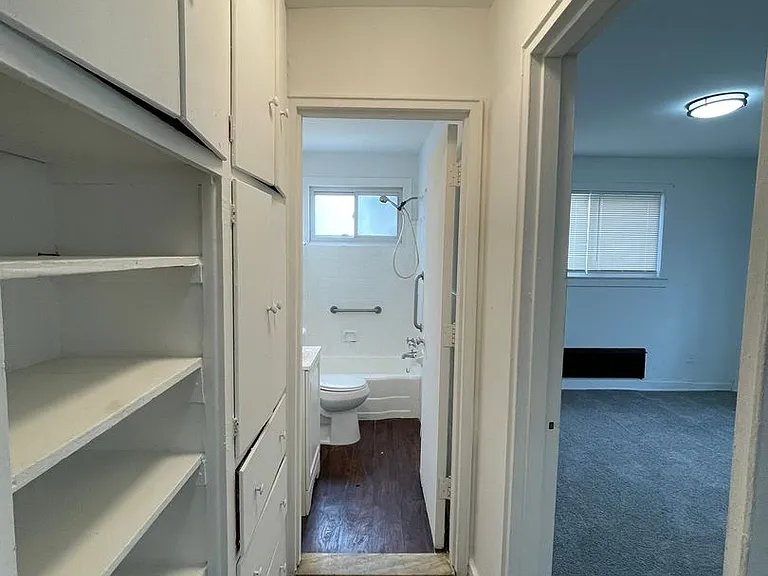 15211 Fenkell St — Photo 6