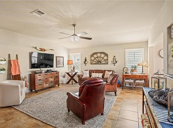 4th image of 429 Moulins Ln