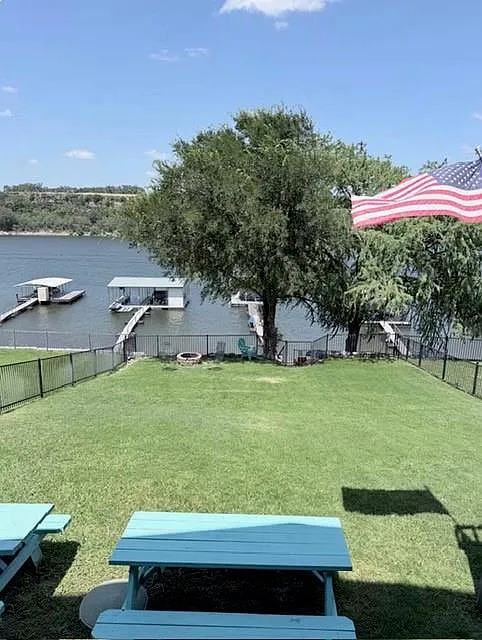 4 bed, 2.0 bath, 1512 sqft, $3,900 — Photo 2