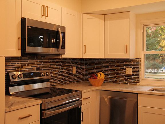 5th image of 301 Lorraine Dr