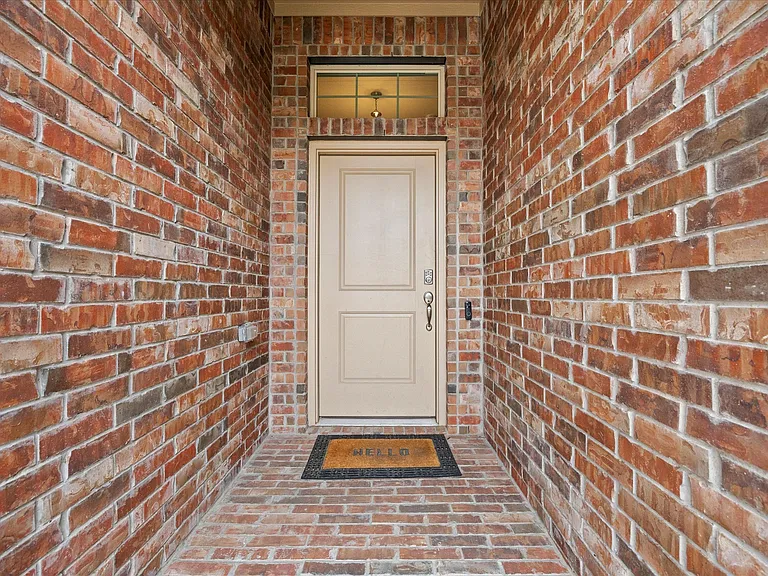 1009 Croxley Way — Photo 8