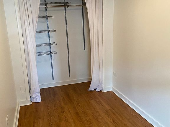 4th image of 3012 N Oakley Ave #G