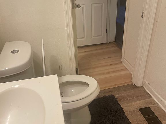 5th image of 1809 E 76th Ter