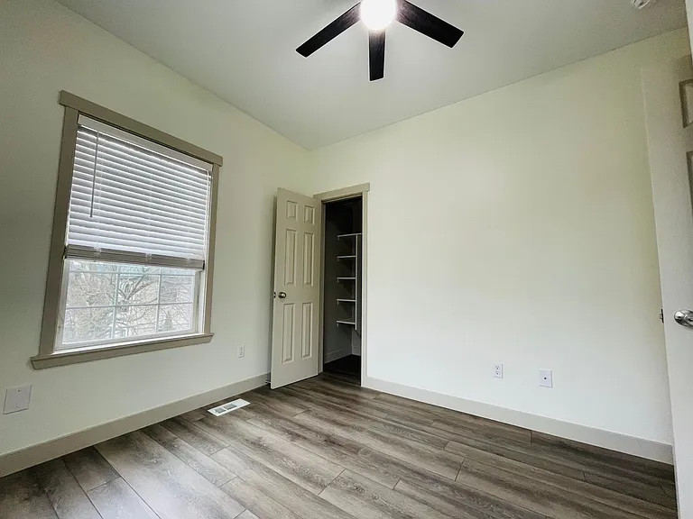 125 N Washington St — Photo 156