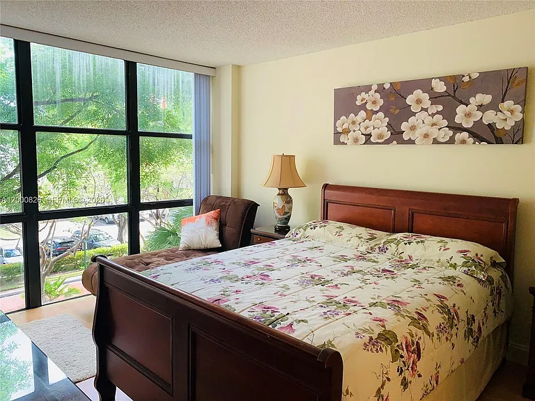 17021 N Bay Rd #318 — Photo 13