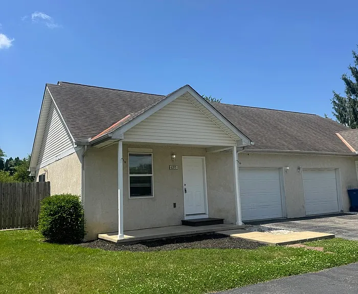 697 Kenny Ln — Photo 4