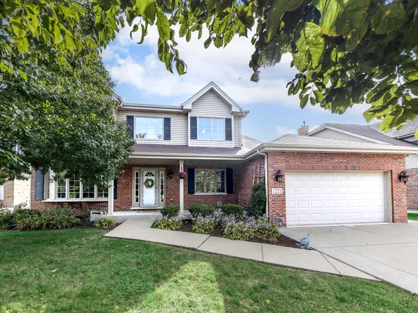 1221 Monmouth Dr, Lemont, IL 60439