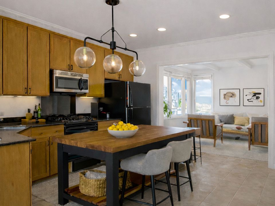 1st image of 569 Lombard St