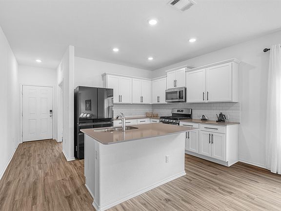 3rd image of 432 Wolf Springs Rd