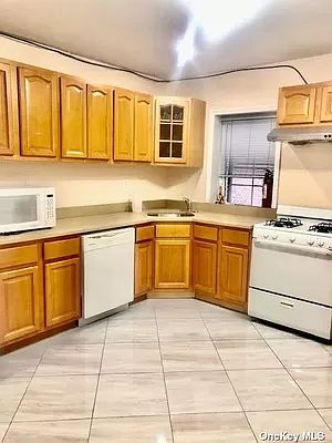 4th image of 83-11 Brevoort St #2