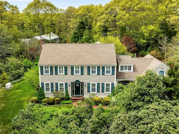 48 Woodcrest Road, Marstons Mills, MA 02648