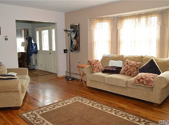 4th image of 40 Roberta Ave