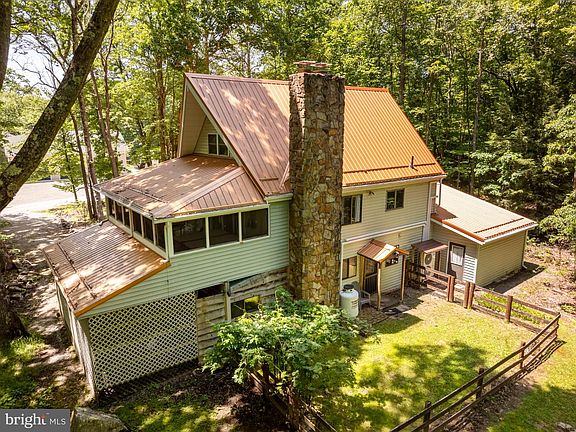 3rd image of 961 Cedar Ln