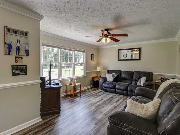4th image of 80 Macarthur Dr