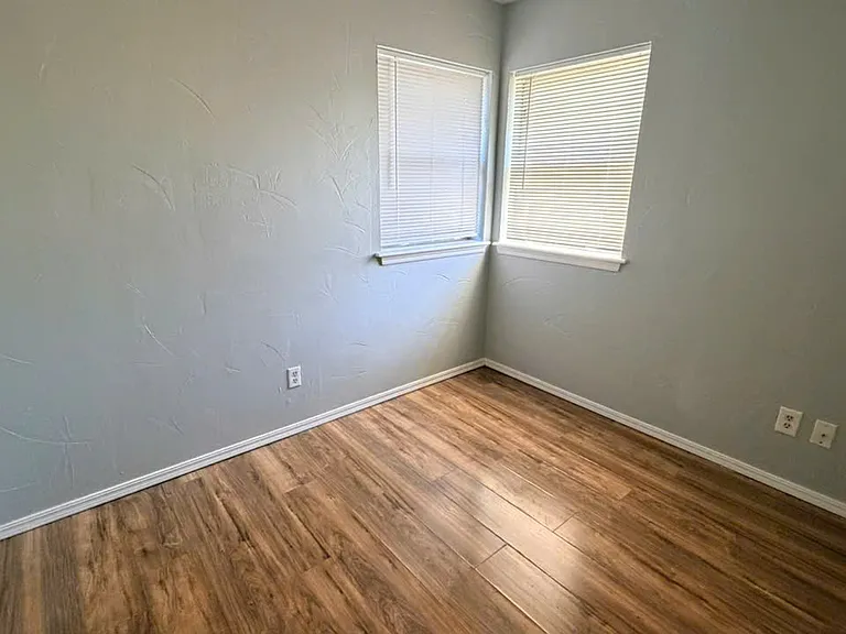 7917 S McKinley Ave — Photo 14