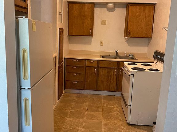 4th image of 956 Commercial Ln #5