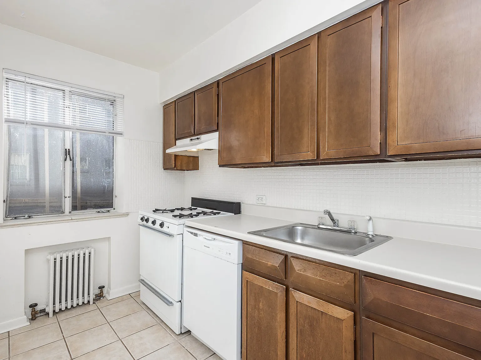 Court Place — Photo 1