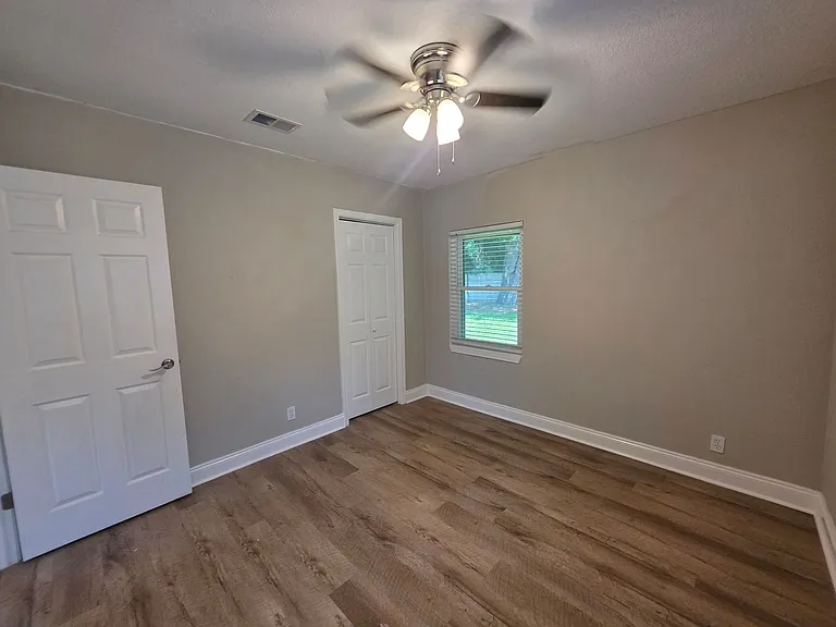 109 Reed Rd — Photo 20