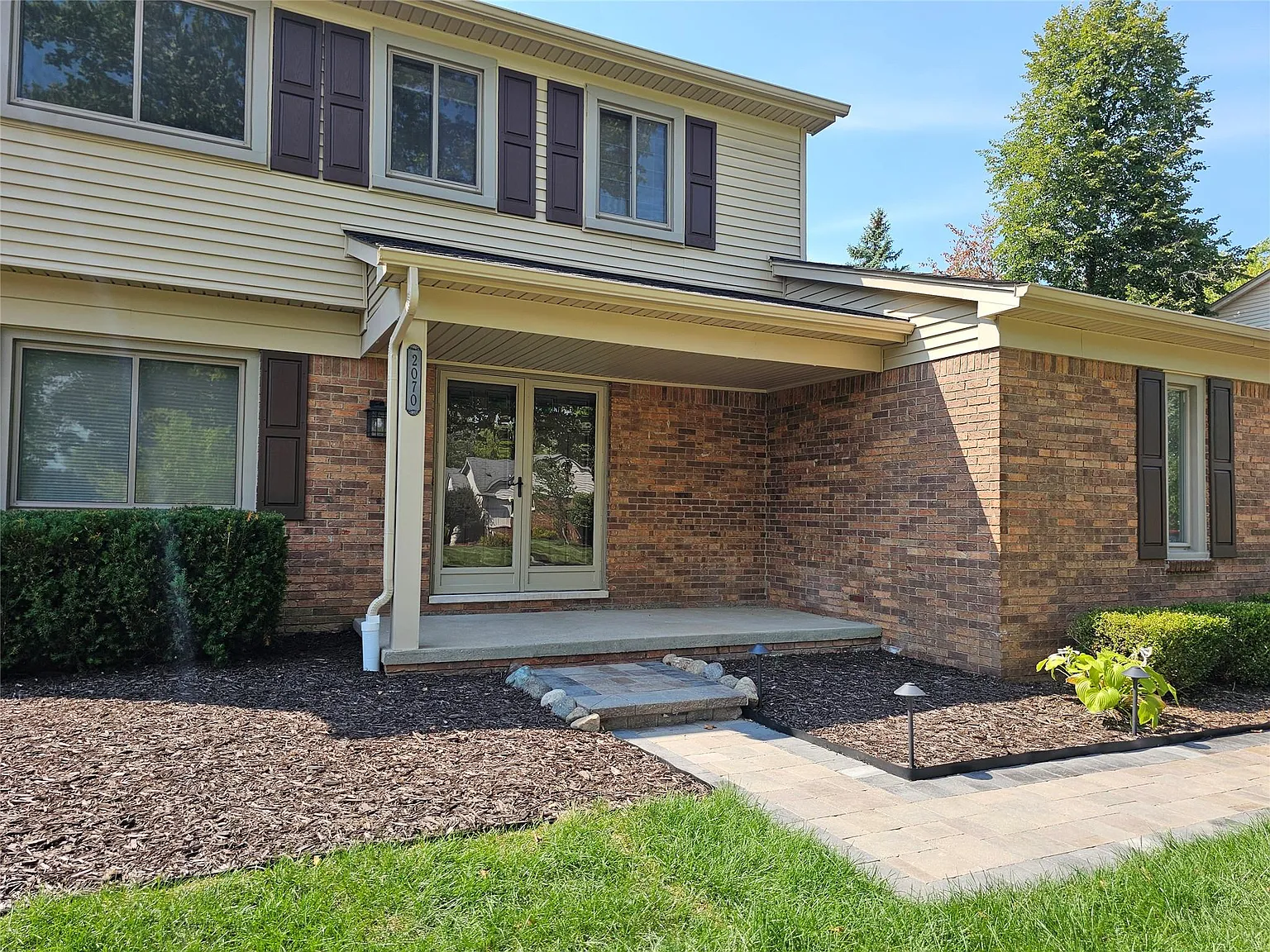 3 bed, 2.5 bath, 1700 sqft, $2,600 — Photo 3