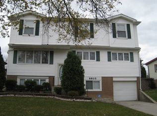 8805 W 92nd St, Hickory Hills, IL