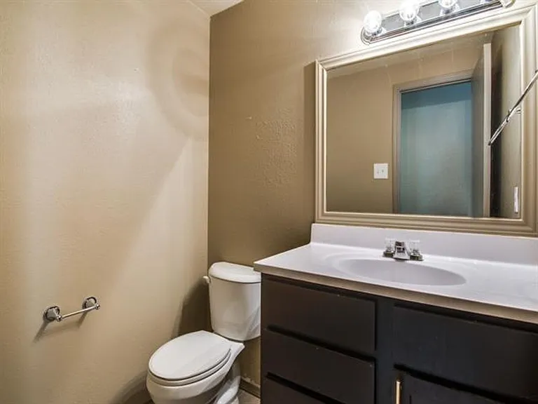 7716-7718 Sable Ln — Photo 11
