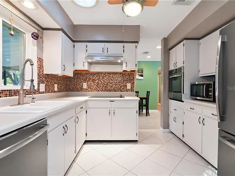 618 Burke St — Photo 6