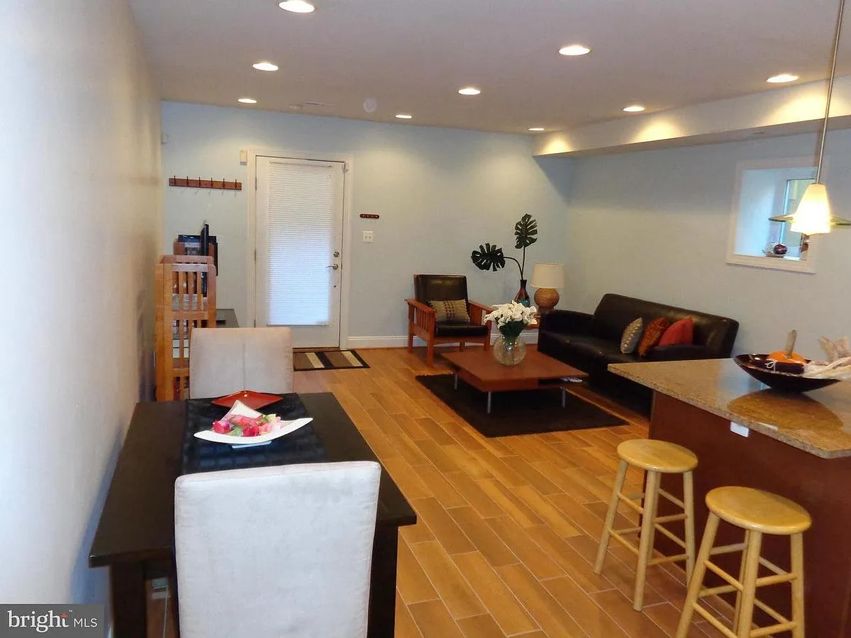 Building Photo - 907 Webster St NW #1