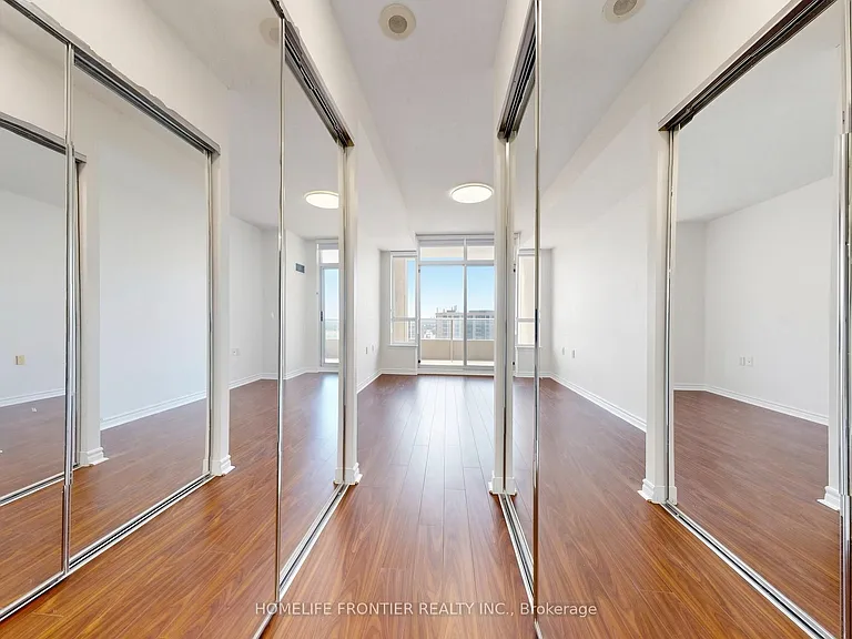 9017 Leslie St #LPH117 — Photo 7