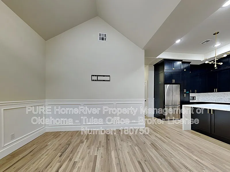 4 bed, 2.0 bath, 1621 sqft, $2,400 — Photo 3