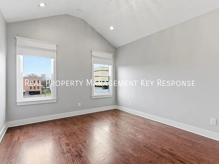 2209 20th Ave S — Photo 36