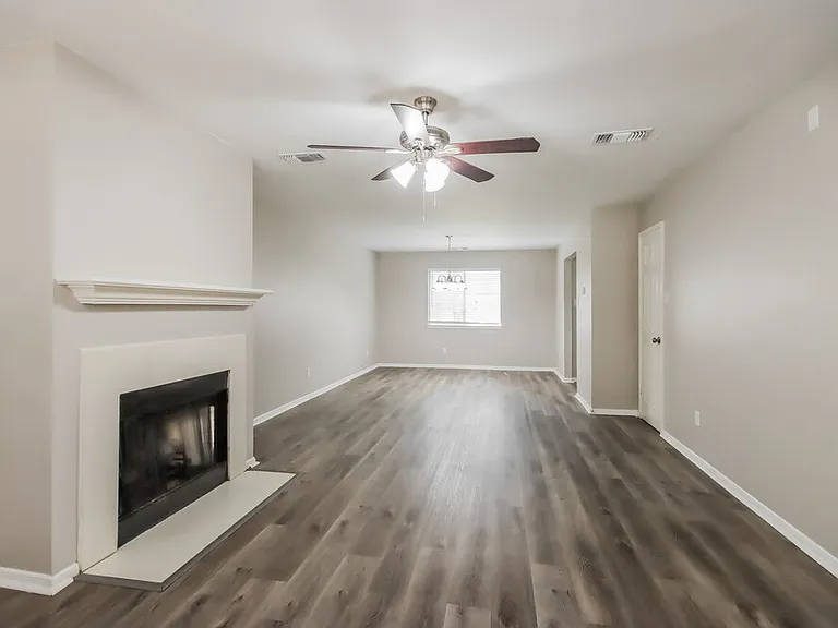 18450 Hollow Oaks Cir — Photo 4