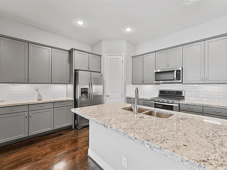 1221 W 19th St #B — Photo 6