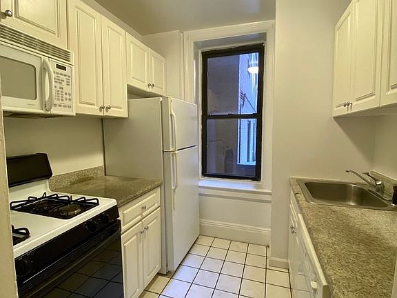 4th image of 217 E 27th St APT 15