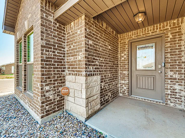 618 Juniper Ct — Photo 4