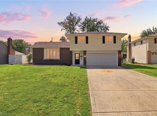6126 Park Ridge Dr, North Olmsted, OH 44070