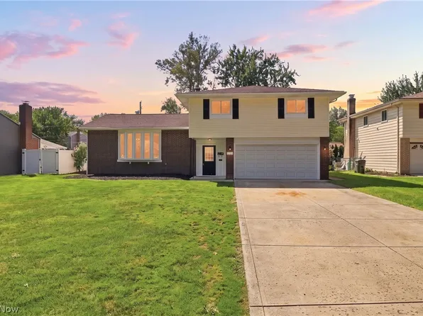 6126 Park Ridge Dr, North Olmsted, OH 44070