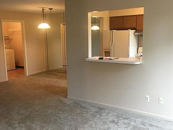 5th image of 1010 Country Club Dr