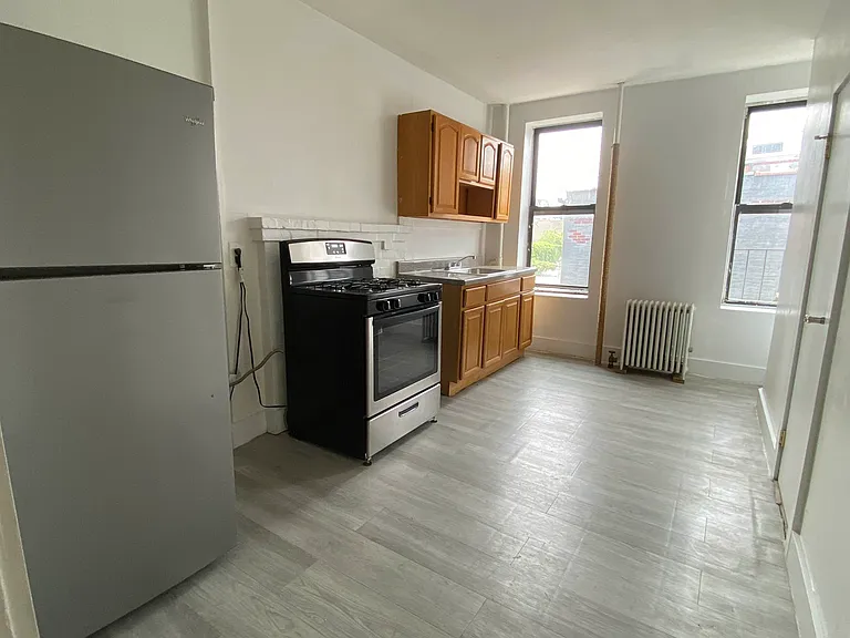 446 3rd Ave #3L — Photo 8