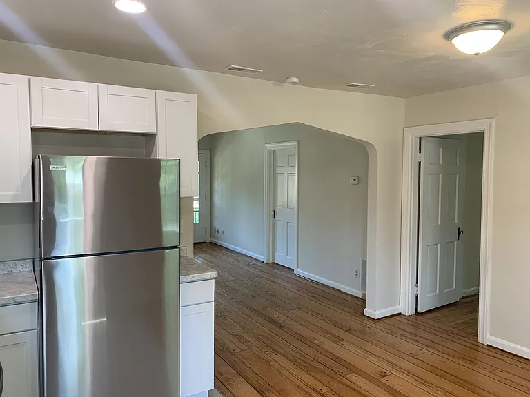2919 Victoria Avenue — Photo 5