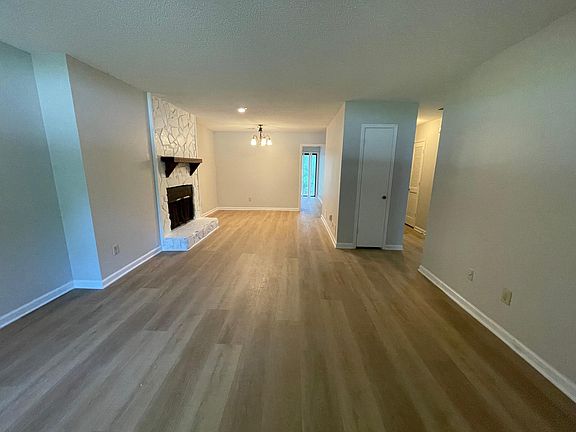 3rd image of 4009 Hawthorne Cir SE APT 2