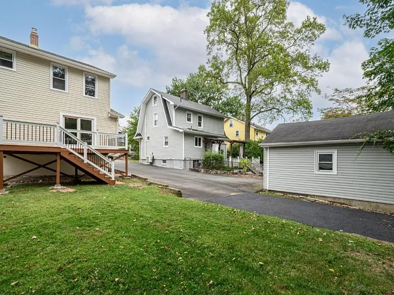 58 Yantecaw Ave — Photo 32